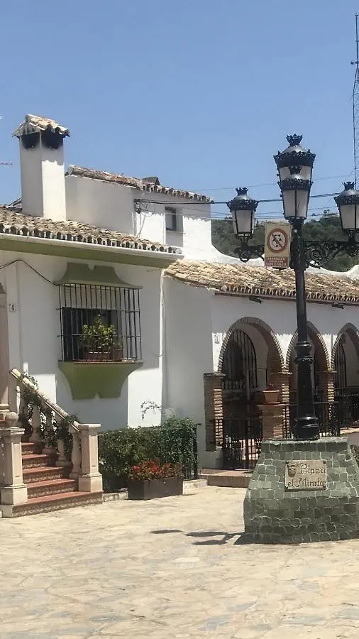 Modern Apartment In Benahavis Village Centre With Underground Parking スペイン